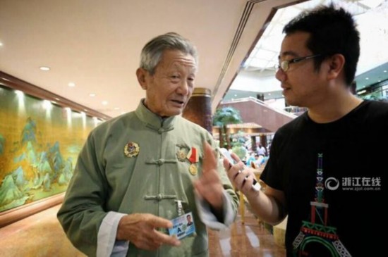 10位浙江老同志精神抖擞进京迎接阅兵