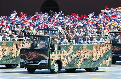 抗战老兵方队由国宾摩托车队护卫 属于国礼级