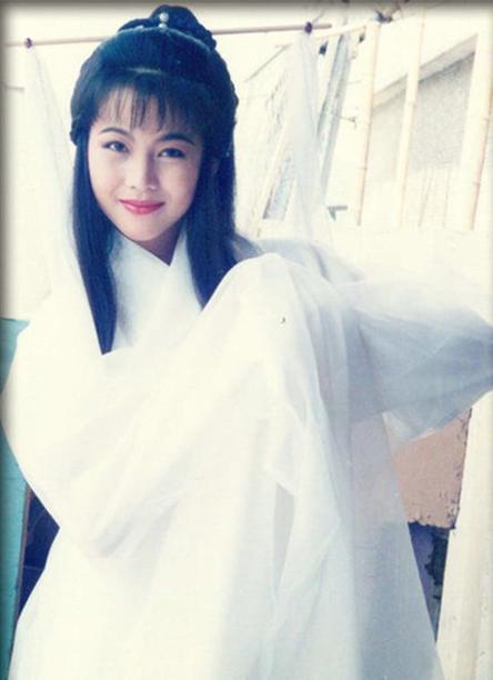 蔡少芬狂吃77只小龙虾 图揭温婉女神变搞笑逗