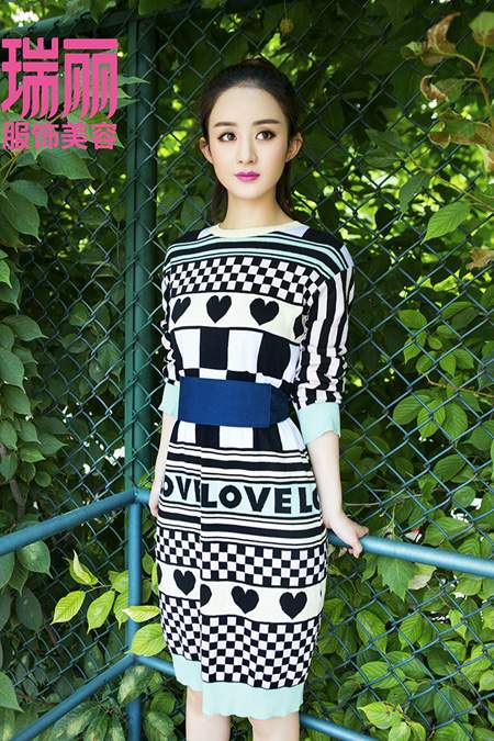 赵丽颖时尚封面驾驭多风格 海洋公主PK烈焰女