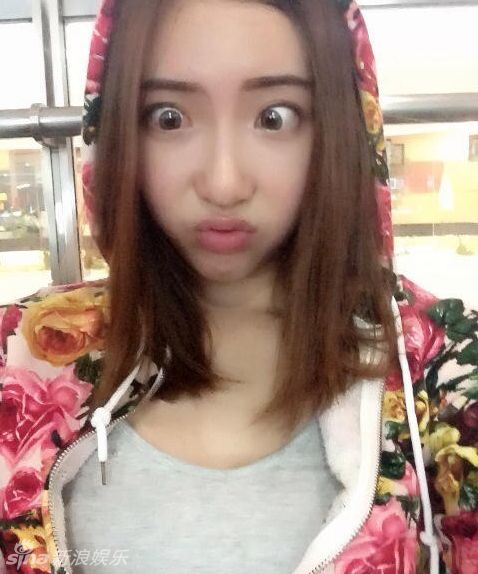 日本美女自拍大赛引围观 中日美女自拍照比美