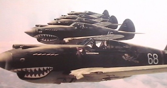 为何美国飞虎队战斗机上印的是鲨鱼图案?