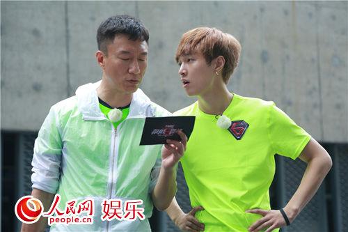 极限挑战复播上演冰囧 徐峥单挑男人帮黄磊铲