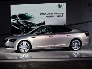 Ϻ˹´  2016 230TSI Զ