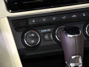 Ϻ˹´  2016 230TSI Զ