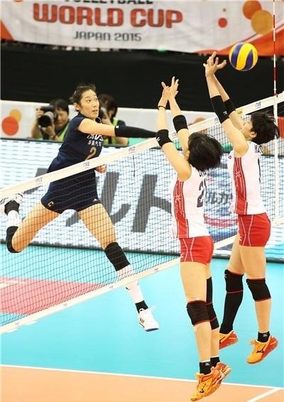 中国女排3:1战胜日本队 时隔12年再次夺得世界杯冠军