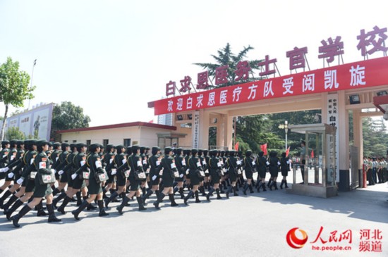 图为9月7日白求恩医务士官学校举行隆重仪式欢迎受阅方队归建。
