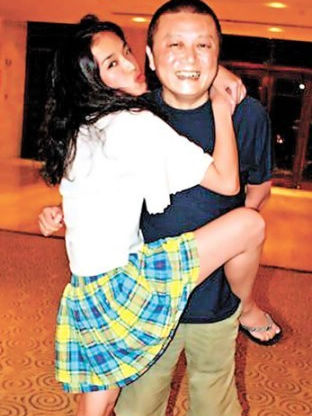 佘诗曼醉倒街头被揩油 明星喝多窘态百出(组图