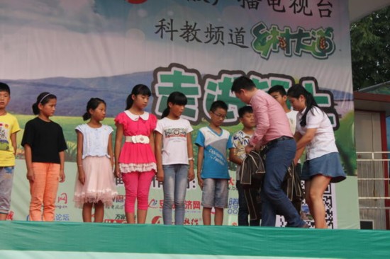 安徽广播电视台科教频道《乡村大道》栏目走进