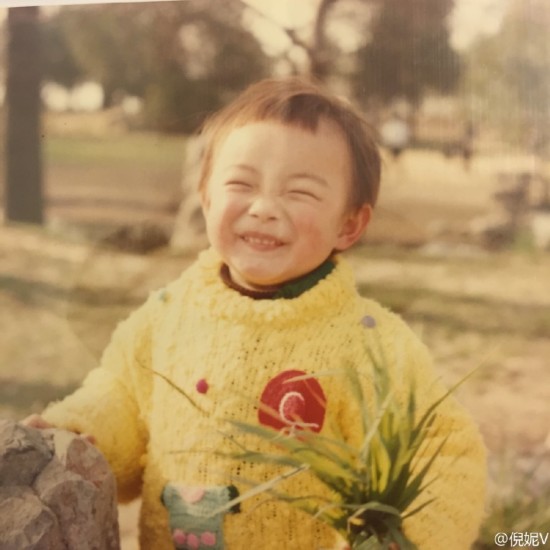 惊呆!父亲晒杨幂旧照大长腿近两米 揭女星珍贵