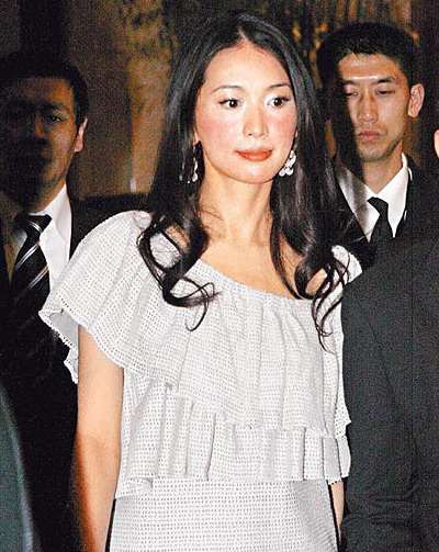 佘诗曼醉倒街头被揩油 明星喝多窘态百出(组图