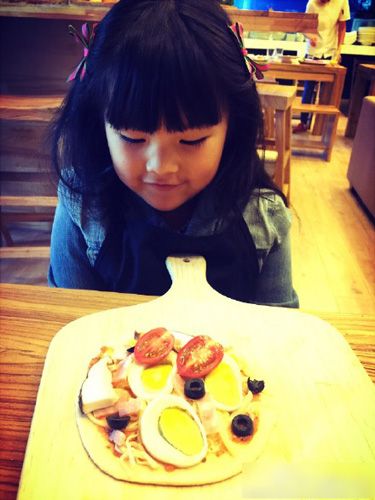 王诗龄拍《澳门3》 李湘 随行  合影张家辉 刘伟强