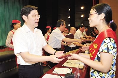 姜龙:把海门建成名师荟萃人才辈出的教育名市