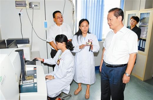 彭清华:打造特色鲜明具有区域性国际影响力的