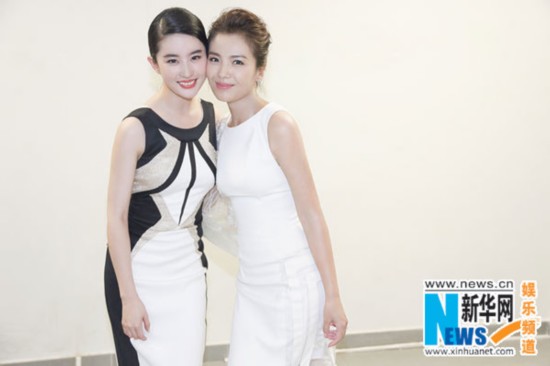 刘涛偶遇刘亦菲林志颖合摆武招 天龙八部再聚