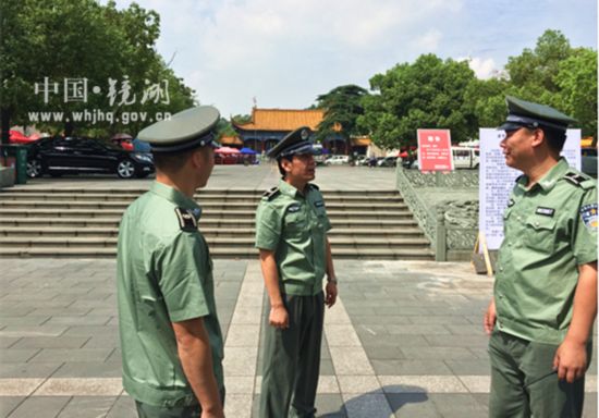 芜湖市镜湖区城管秣马厉兵保障广济寺庙会市容