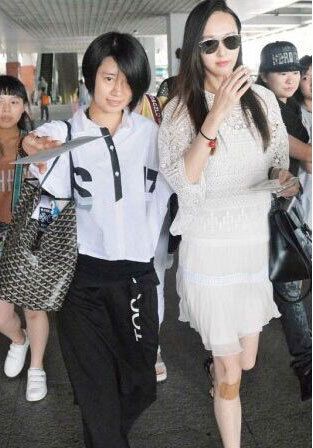 林心如摔伤下巴唐嫣贴膏药 盘点娱乐圈带伤工