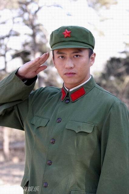 孙俪晒军装照 盘点明星军装造型(图)