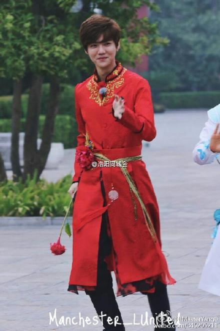 奔跑吧兄弟第三季洛阳站:鹿晗红装变身花美男