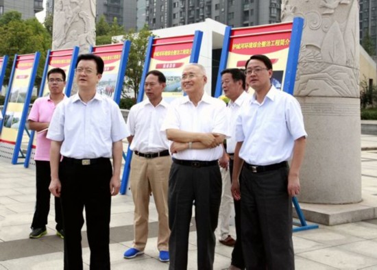农工委主任吴金山,市委书记张晓麟,市人大常委会主任靳林春,县委书记