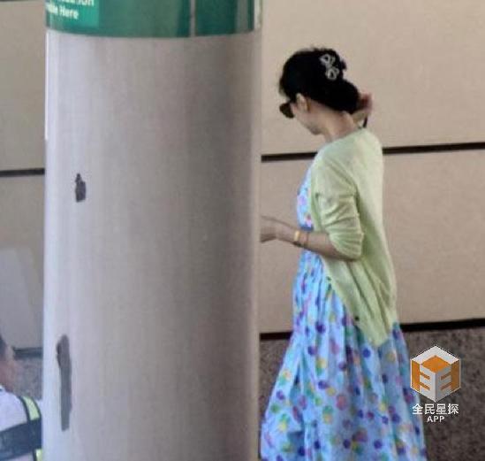 范冰冰小腹隆起明显疑怀孕 曾站立不稳跌倒在李晨前