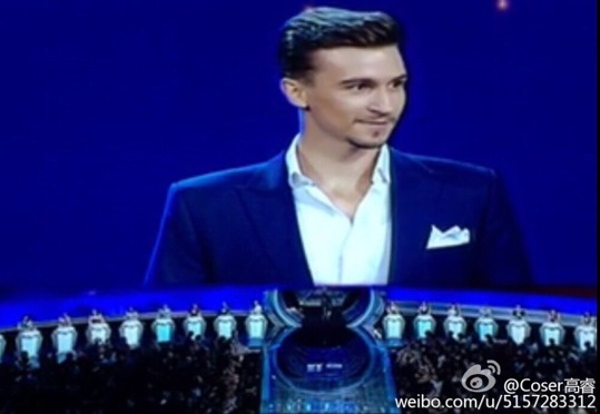 非诚勿扰超高颜值 灯王 来自英国 24盏灯全亮