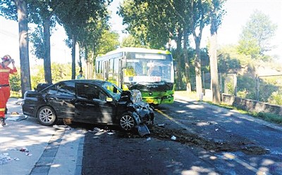 小轿车逆行出车祸 死亡乘客家属索赔170万(图