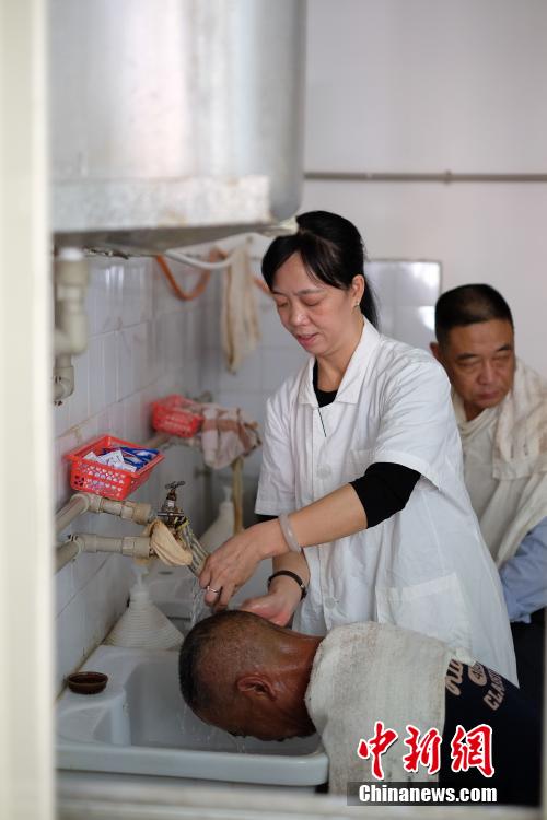 贵阳57年历史理发店的国营味道(高清组图)