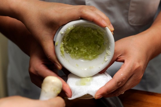 柠檬可以减肥美白?500ml蜂蜜柠檬水等于2两米