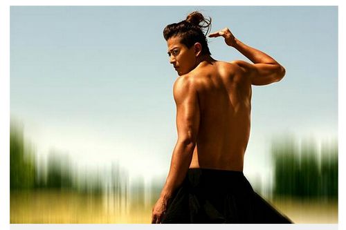 明星秀肌肉:乐嘉胸肌硕大 袁珊珊<em>马甲线</em>傲人(图