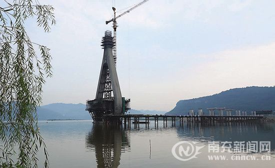 150米巨型 水滴 现嘉陵江 国庆后四桥施工(图)