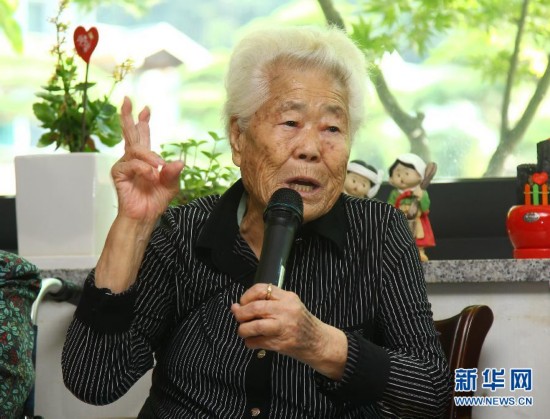 听韩国慰安妇受害者讲历史(高清组图)