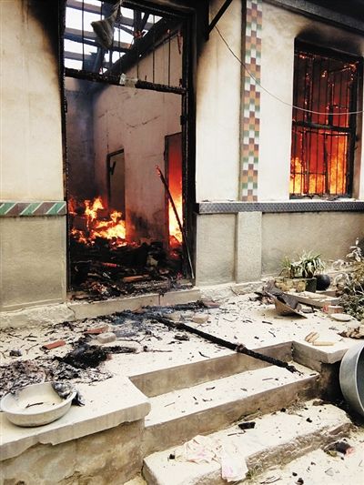 网曝临沂强拆致人烧死 官方:民宅失火