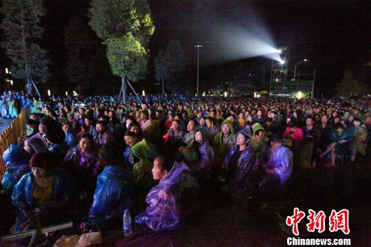 四川越西举办首届文昌文化旅游节 晚会精彩引
