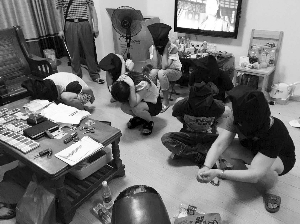 发放招嫖小卡片牟利 南京警方破获特大诈骗案