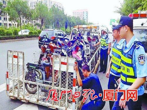 无牌无证摩托成功大道 冲关 厦门交警抓获30部