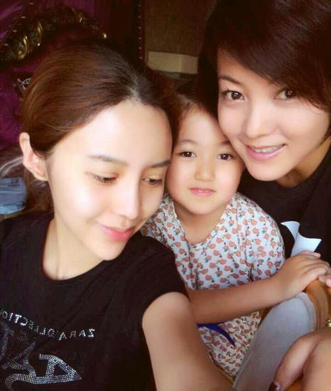 刘欢女儿近照曝光颜值高身材好 看明星女儿颜