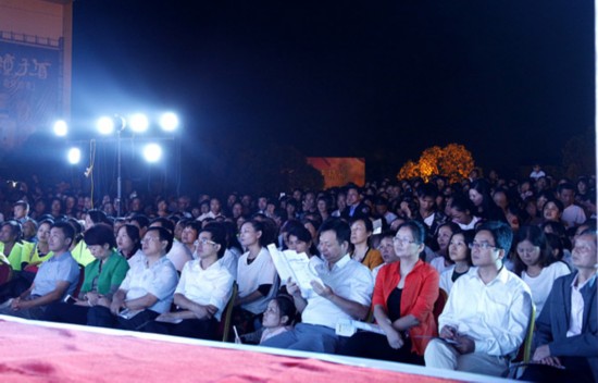 含山县举办民族团结进步专场文艺演出(图)