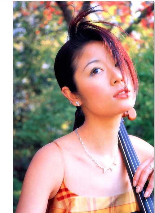 <em>林心如</em>摔伤下巴<em>缝10针</em> <em>林心如</em>昔日美貌写真曝