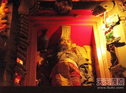 探秘秦始皇陵墓地宫之谜 暗藏"九层妖塔"?(图)