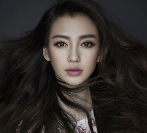 原标题:Angelababy《云中歌》妆容遭吐槽:两坨