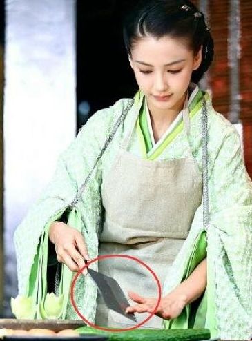 陵哥哥拿宋朝扇云歌钢刀切菜 《云中歌》穿帮