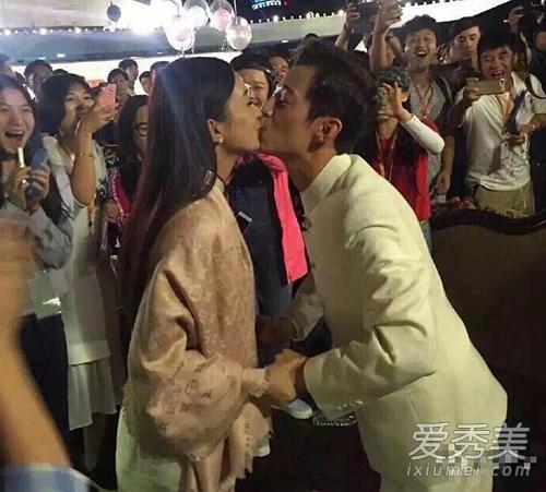 赵<em>丽颖何炅</em>当街<em>激吻</em>惊呆路人 盘点明星当街激