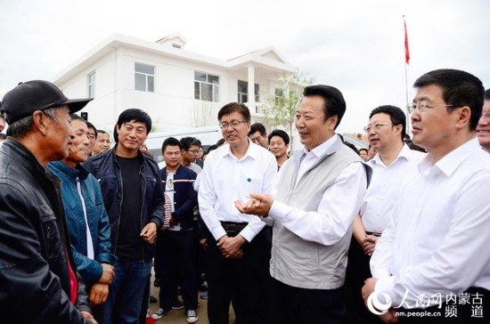 9月18日，自治區黨委黨委書記王君和自治區政府主席巴特爾率領自治區巡回觀摩檢查組走進赤峰市阿魯科爾沁旗、巴林左旗觀摩當地“十個全覆蓋”進展情況。