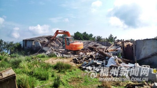 永泰岭路乡强制拆除2800平方米违建生猪养殖