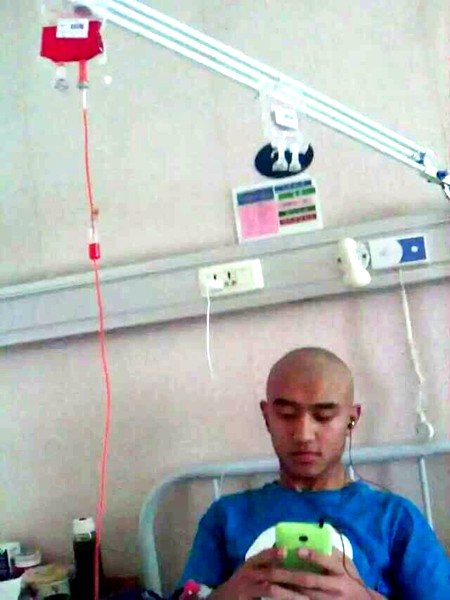 大学生患骨癌 微信朋友圈伸出援手