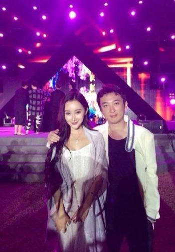 王思聪签约Angelababy作主播 黄晓明伴郎板上