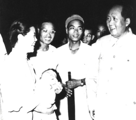 缅怀一代伟人 毛主席与人民群众在一起的经典