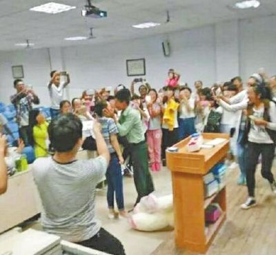 军训教官向受训女大学生表白军方调查(图)