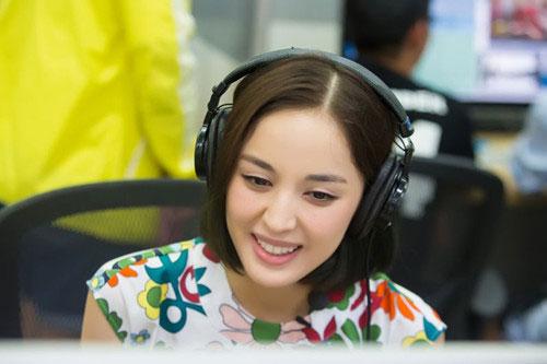 《偶像来了》赵丽颖逼婚何炅接吻闹哪出? 娜扎